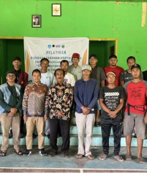 DOSEN UNIMUDA SORONG LAKSANAKAN PELATIHAN BUDIDAYA TANAMAN HORTIKULTURA DENGAN MEMANFAATKAN TEKNOLOGI SMART WATERING SYSTEM DI KELURAHAN KLASULUK, PAPUA BARAT DAYA